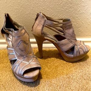 Gianni Bini tan suede heels with silver detail